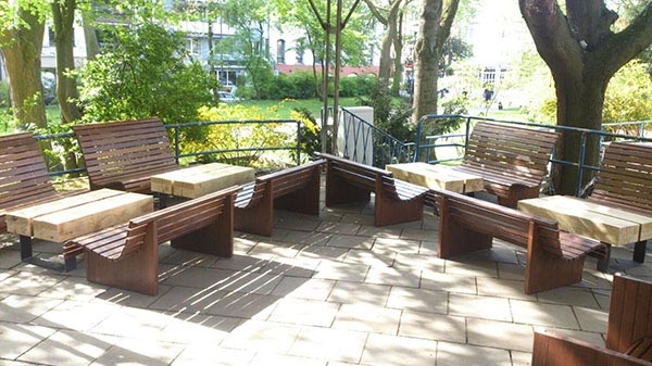 Neue Bänke und Tische für den Kölner Stadtgarten